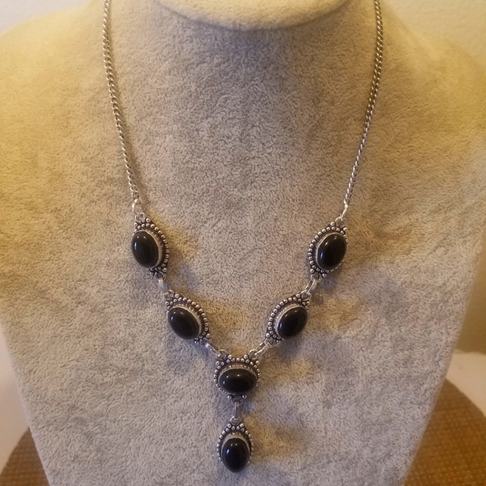 Fascinating Vintage Necklace Nwot
